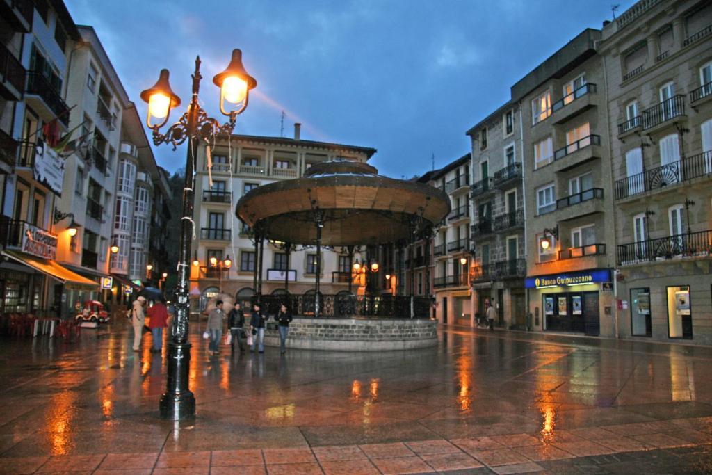 Ekia Pentsioa Hotel Zarautz Exterior photo