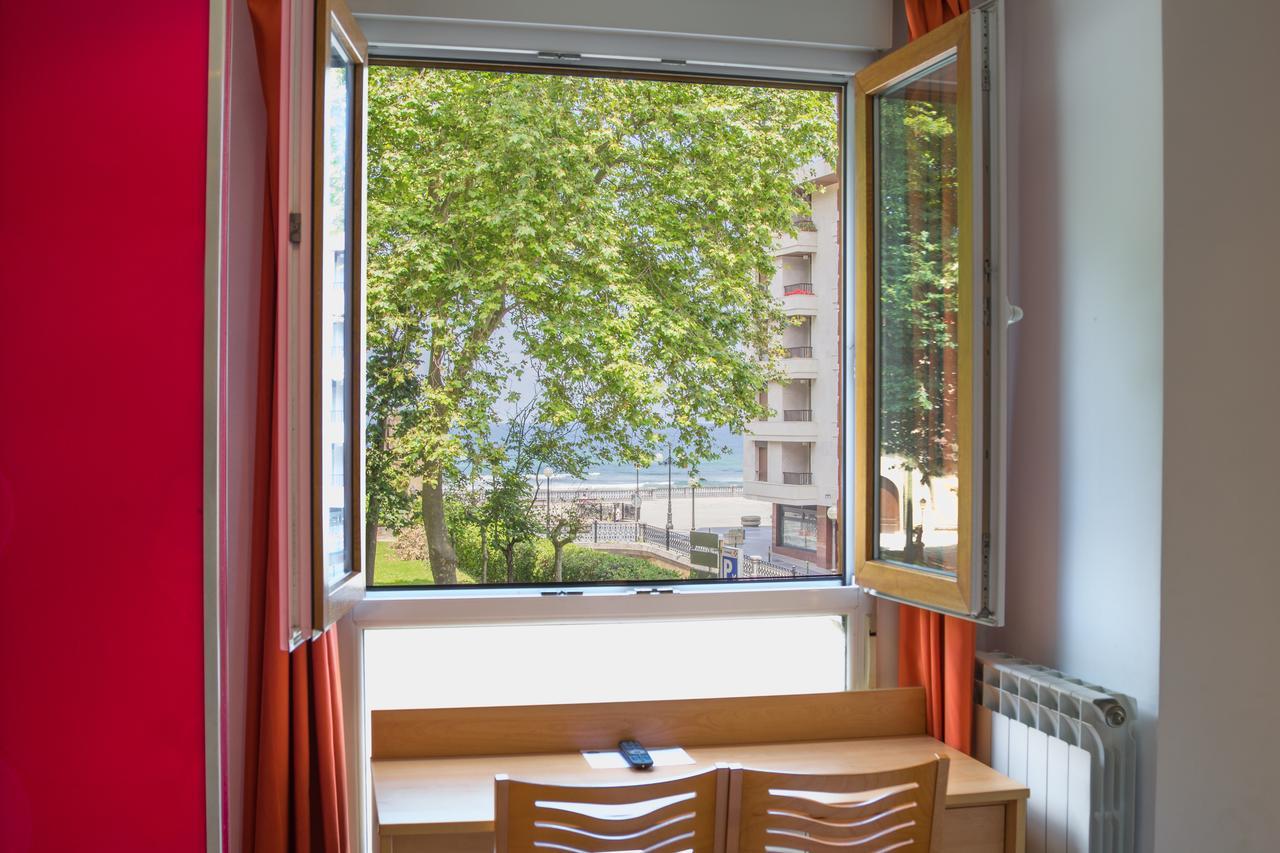 Ekia Pentsioa Hotel Zarautz Exterior photo
