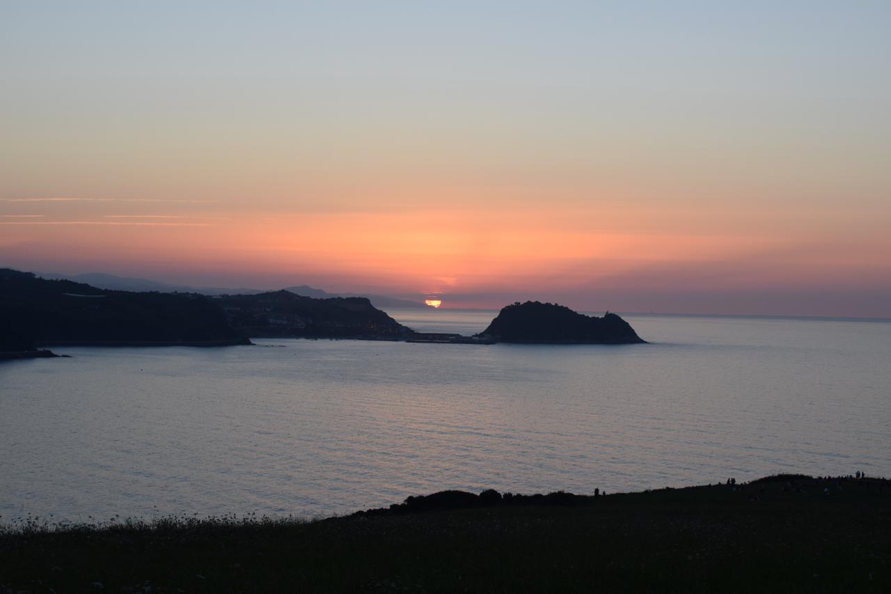 Ekia Pentsioa Hotel Zarautz Exterior photo